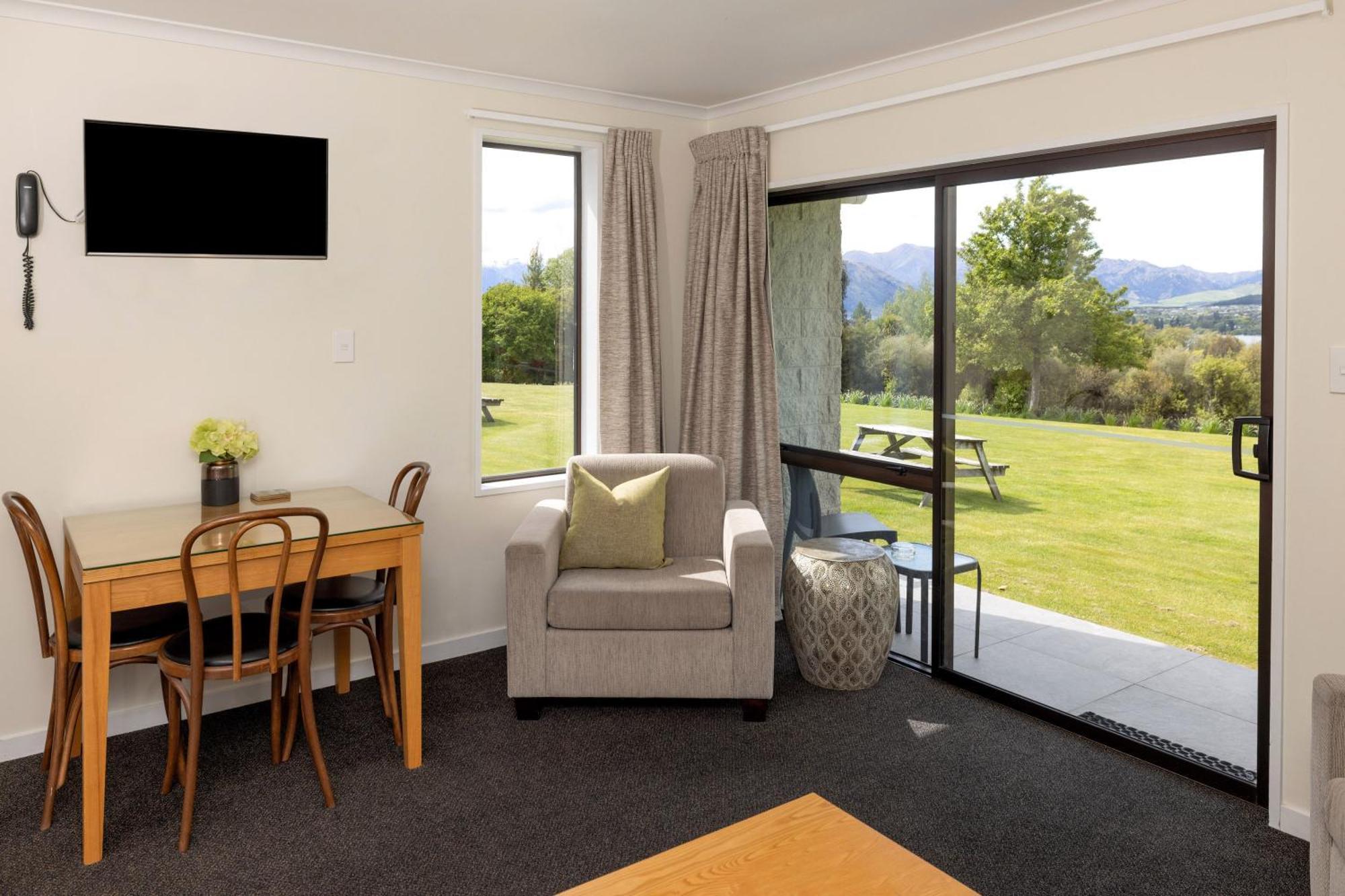 Wanaka Top 10 Holiday Park ภายนอก รูปภาพ