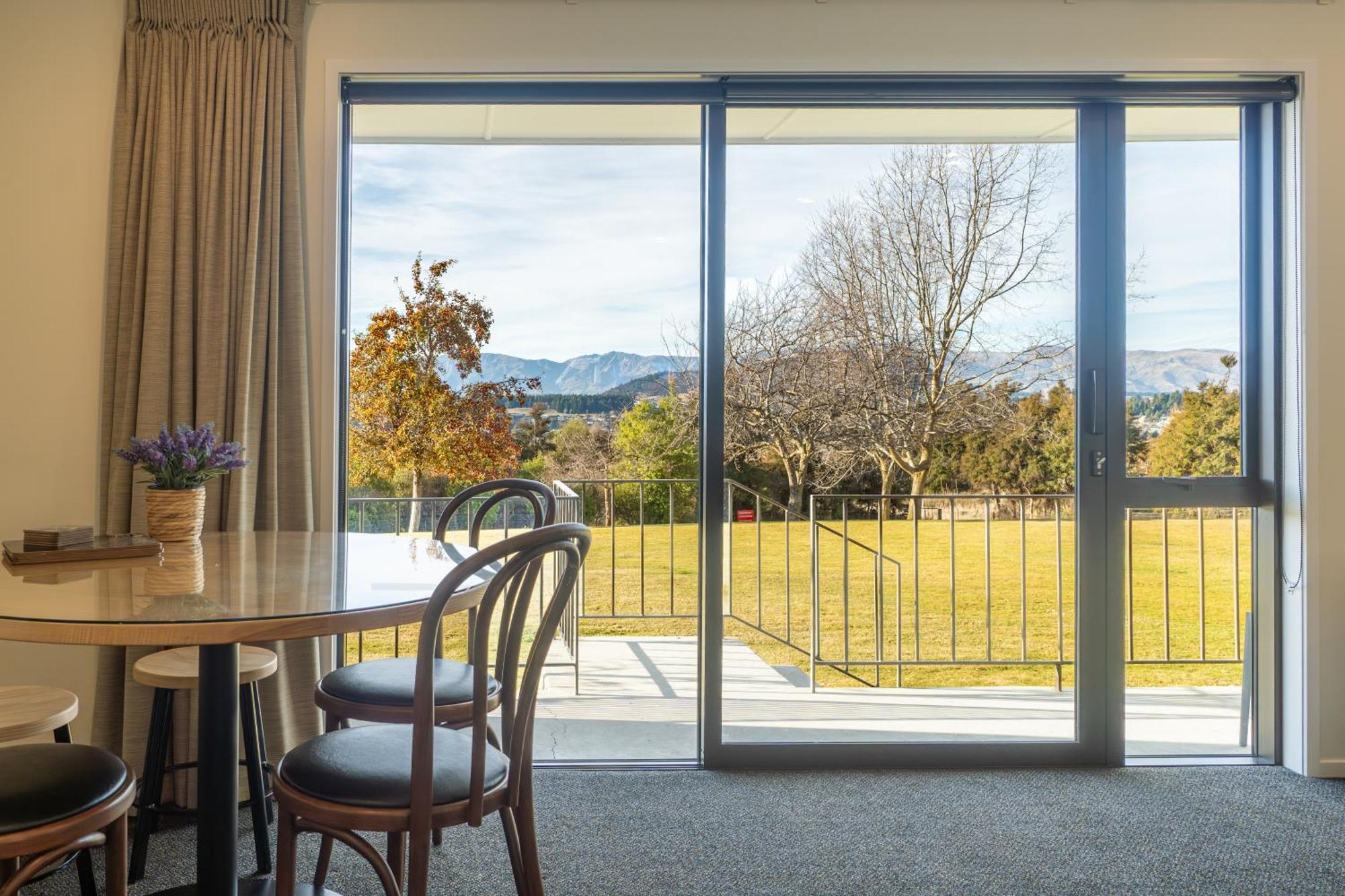 Wanaka Top 10 Holiday Park ภายนอก รูปภาพ