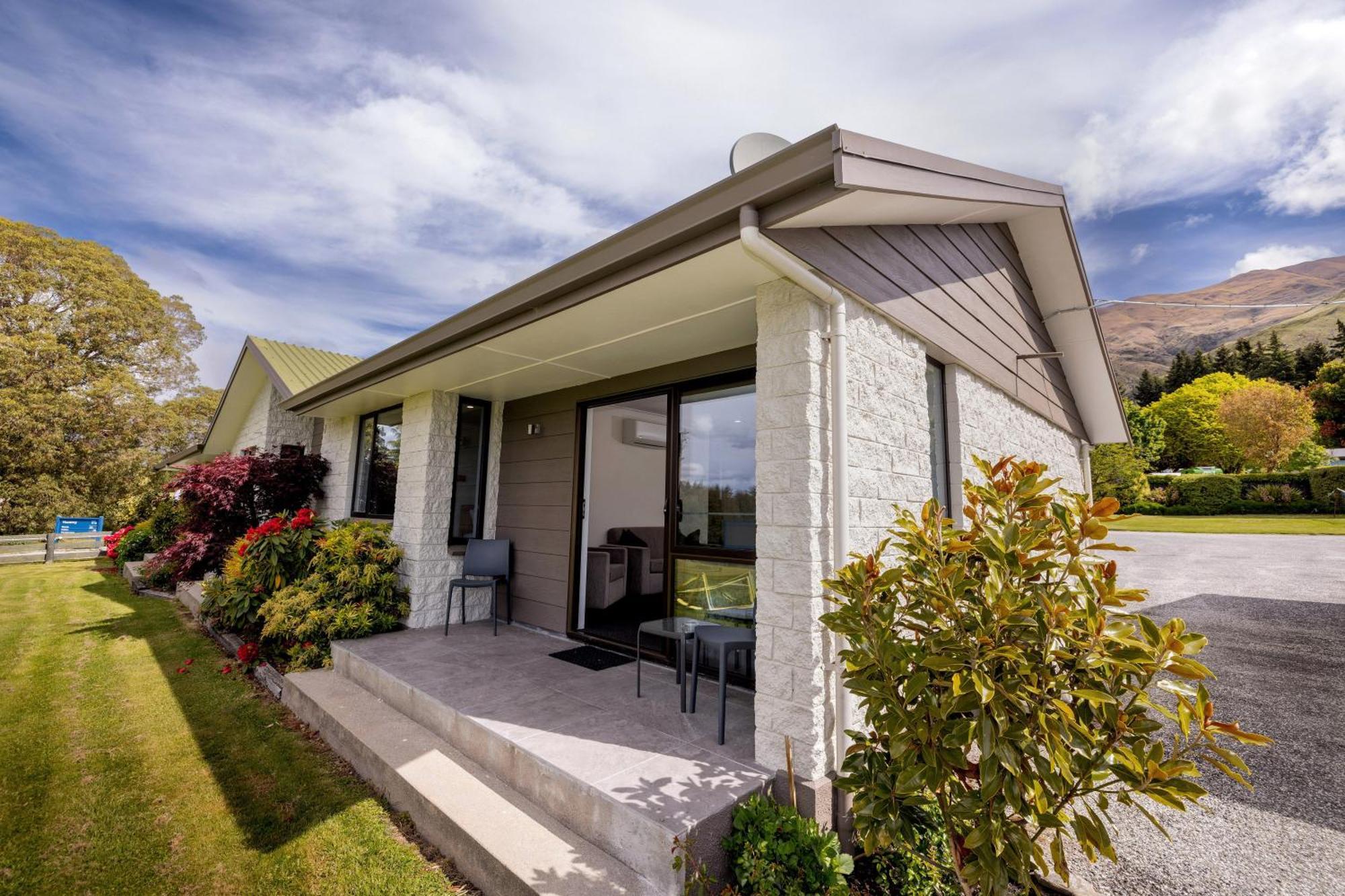 Wanaka Top 10 Holiday Park ภายนอก รูปภาพ