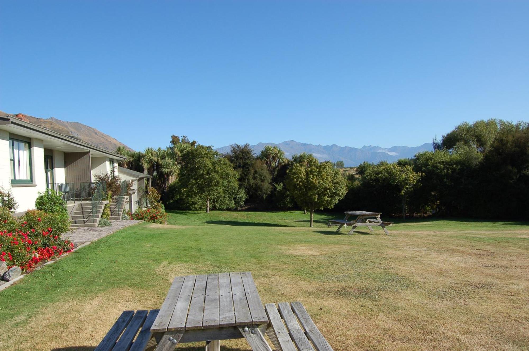 Wanaka Top 10 Holiday Park ภายนอก รูปภาพ