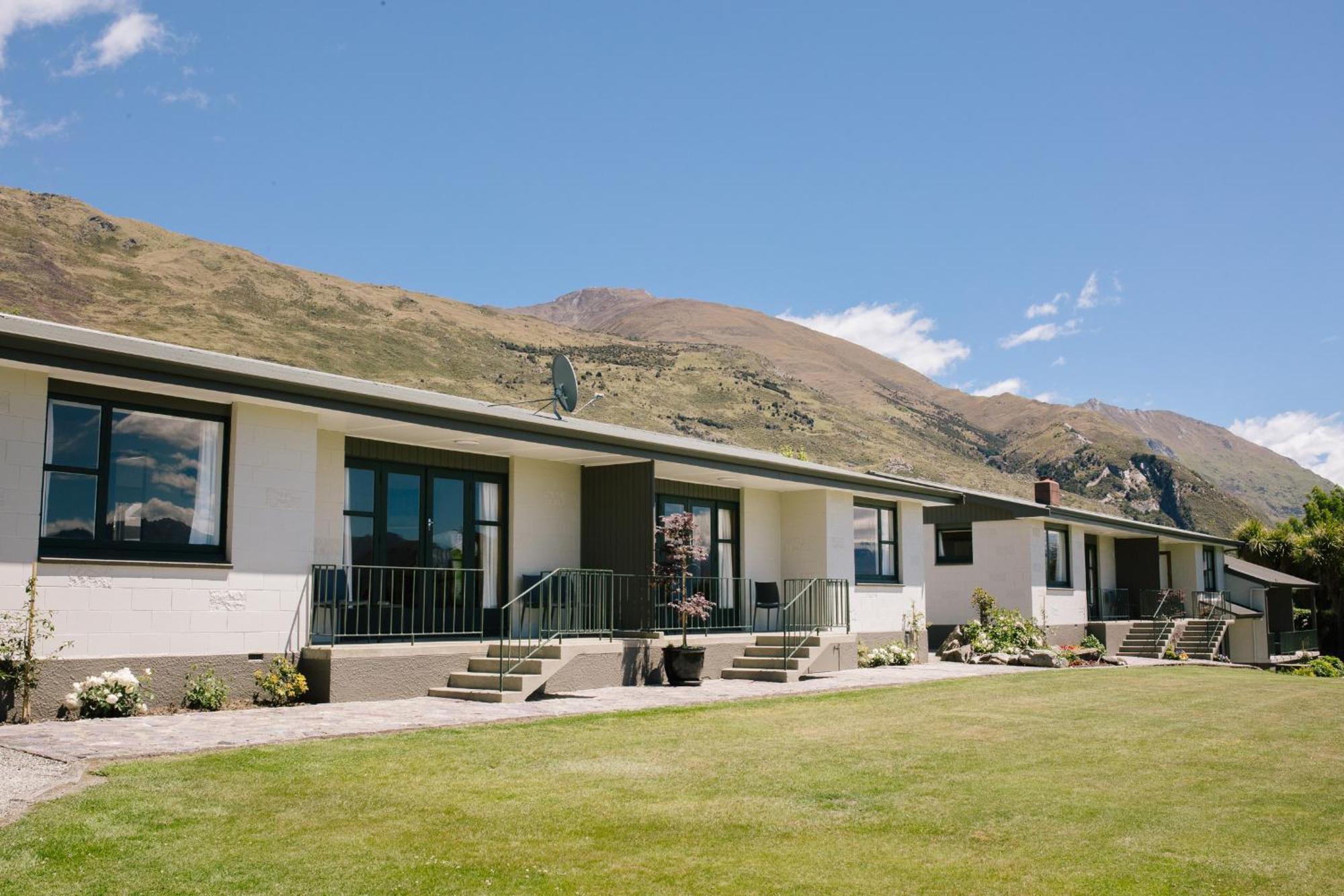 Wanaka Top 10 Holiday Park ภายนอก รูปภาพ