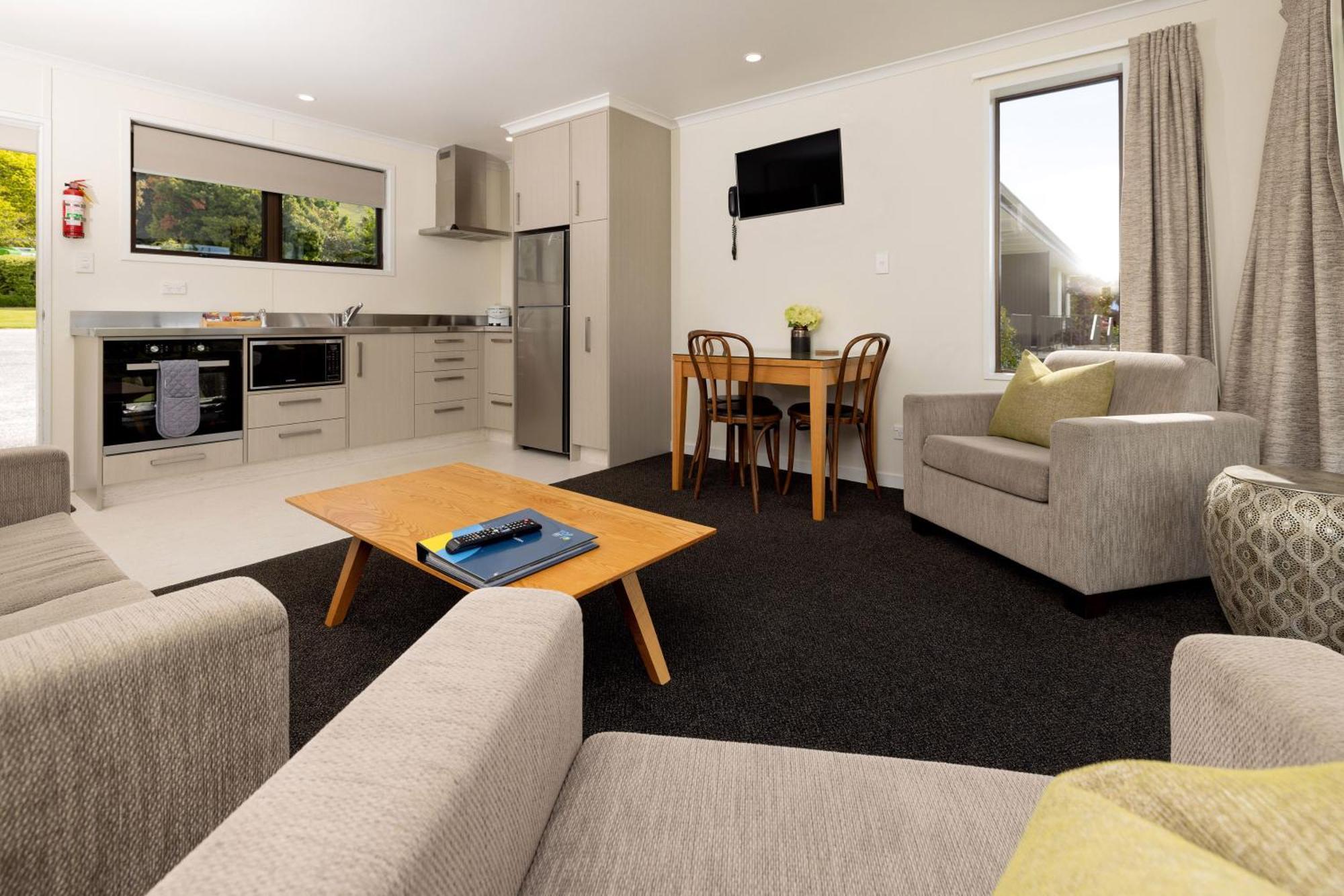Wanaka Top 10 Holiday Park ภายนอก รูปภาพ