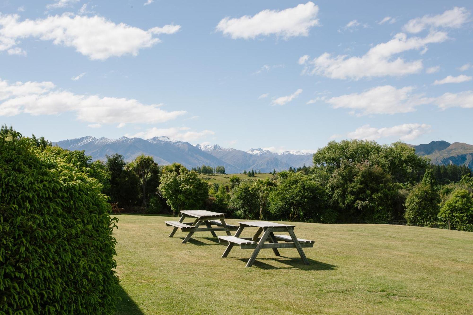 Wanaka Top 10 Holiday Park ภายนอก รูปภาพ