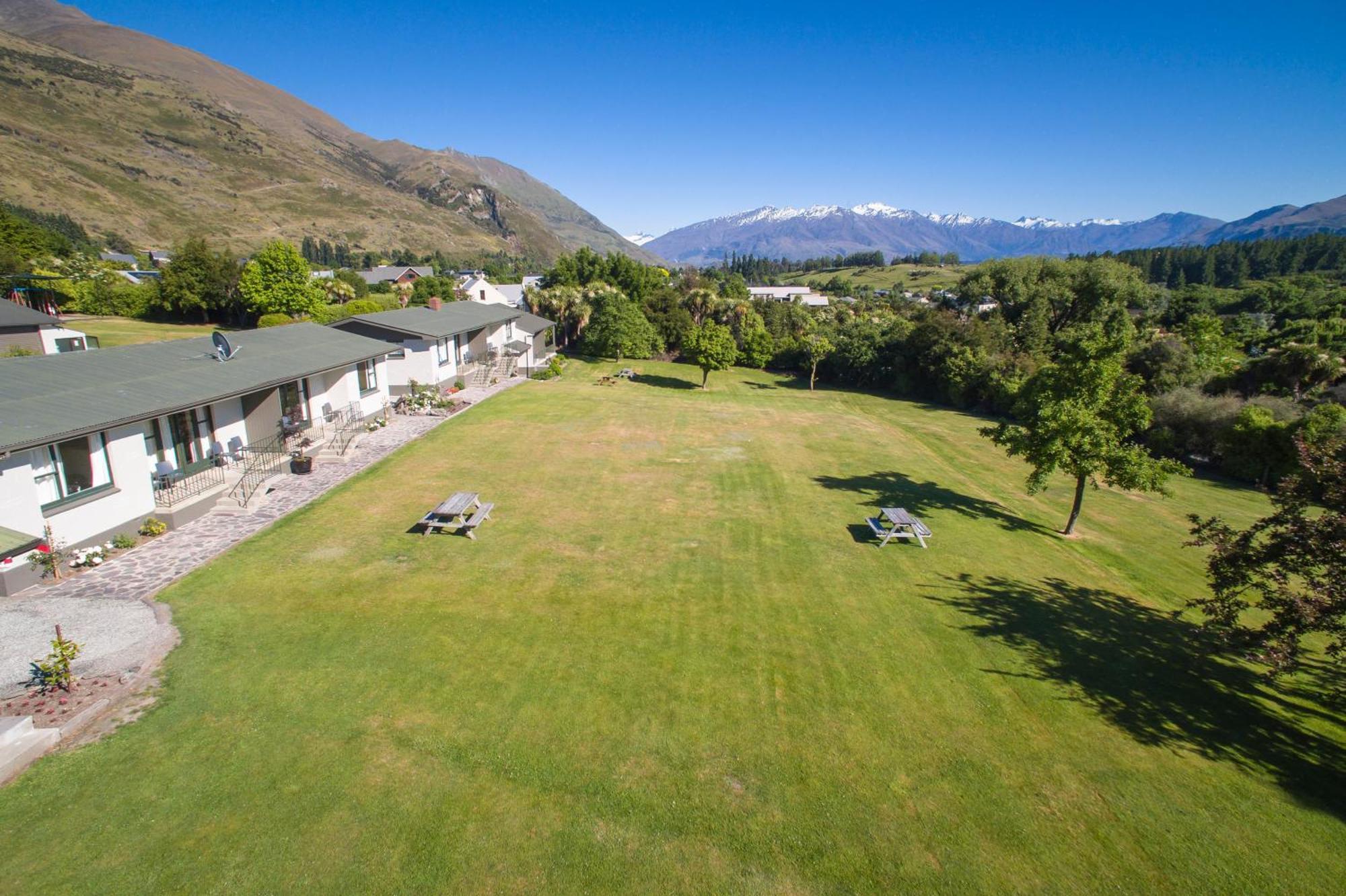 Wanaka Top 10 Holiday Park ภายนอก รูปภาพ