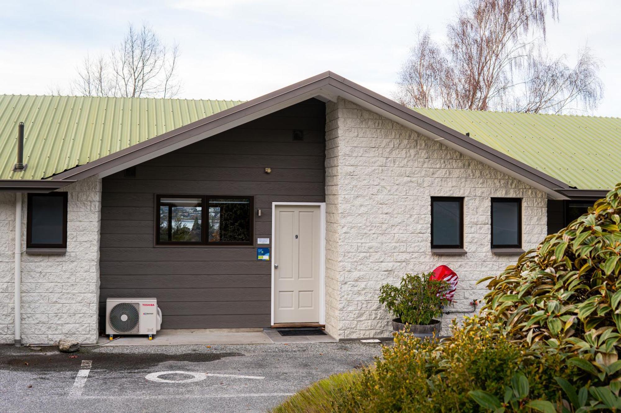 Wanaka Top 10 Holiday Park ภายนอก รูปภาพ